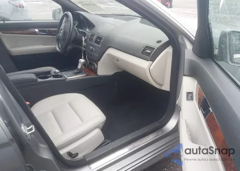 2011 Mercedes-Benz C 300 Luxury 4Matic/Sport 4Matic из США, поврежденный, VIN WDDGF8BB0BR184564